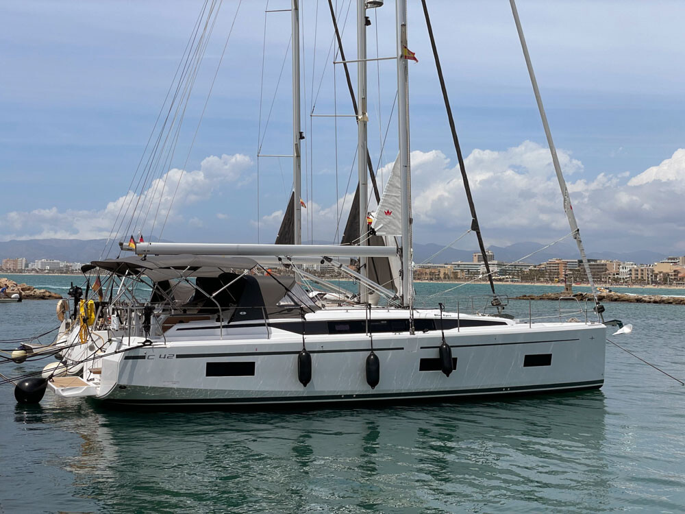 Bavaria C42 Blue Eyes