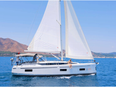 Bavaria C42 Sorores