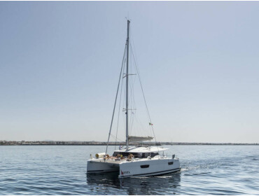 Fountaine Pajot Astréa 42 Astrea (watermaker+generator)