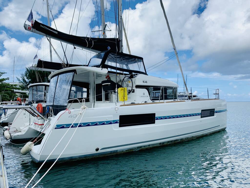 Lagoon 40 Ubah