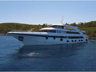 Luxury Motor Yacht Ban