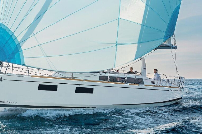 Oceanis 38.1 Follia