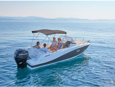 Quicksilver Activ 675 Sundeck Quicksilever 675